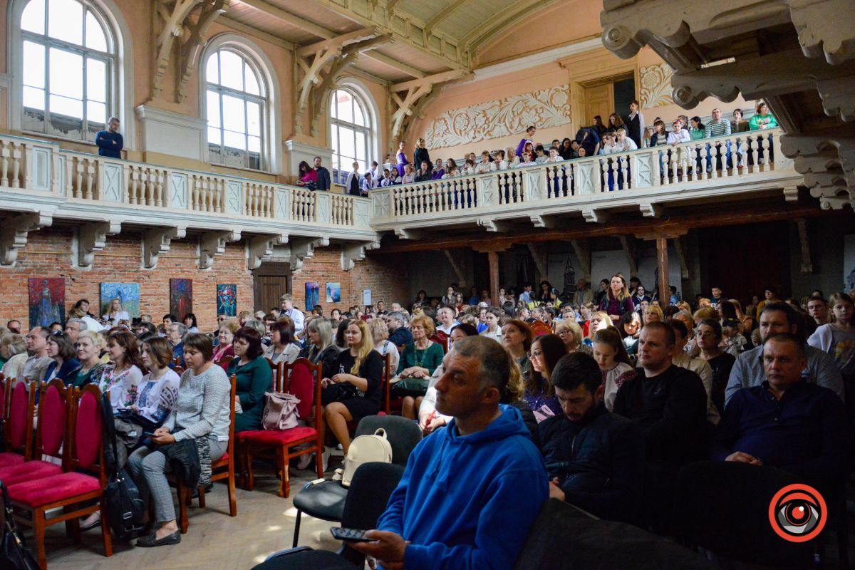 У Коломийській філармонії відбувся звітний концерт центру позашкільної освіти | Фоторепортаж 18