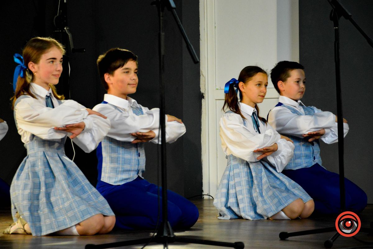 У Коломийській філармонії відбувся звітний концерт центру позашкільної освіти | Фоторепортаж 22