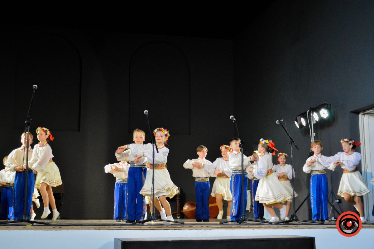 У Коломийській філармонії відбувся звітний концерт центру позашкільної освіти | Фоторепортаж 12