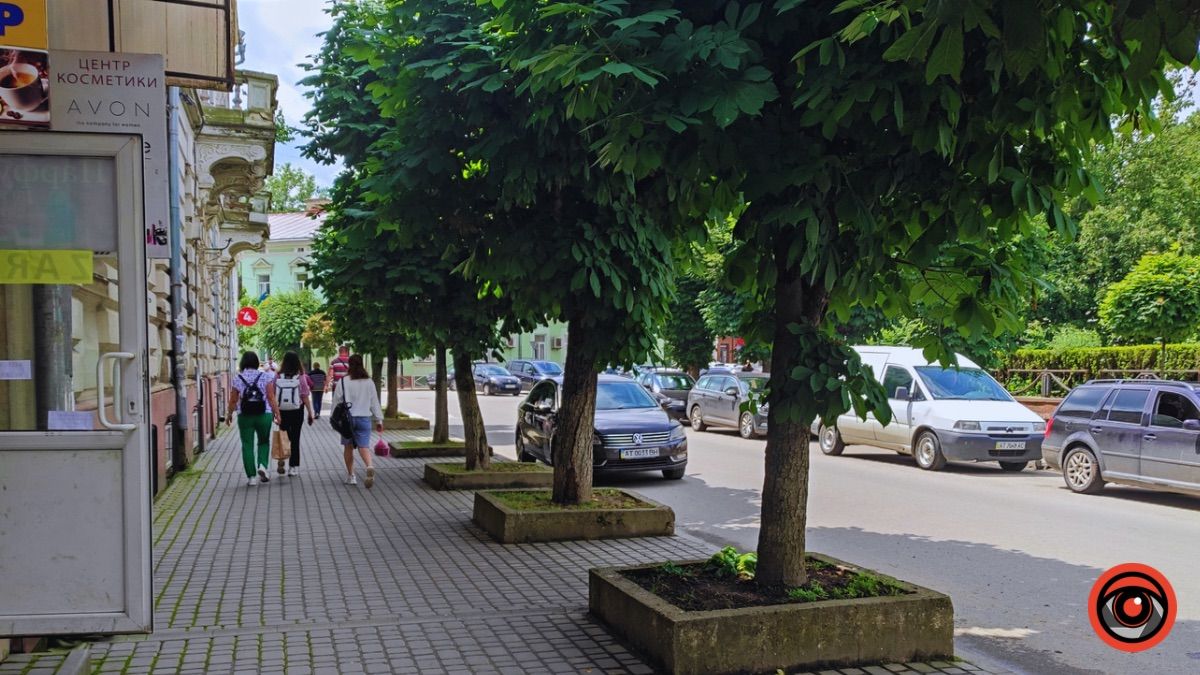 Автівку ратуші оштрафували за порушення правил паркування 1