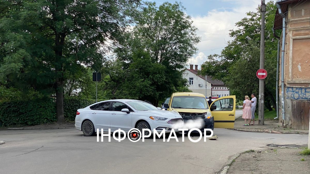 У Коломиї зіткнулись дві автівки: фото 1