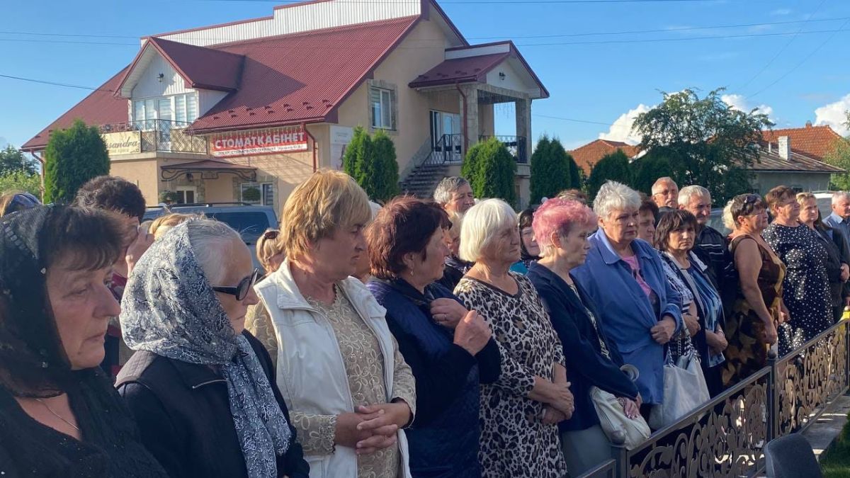 Городенківська громада віддала шану воїну Дмитру Демчуку 5