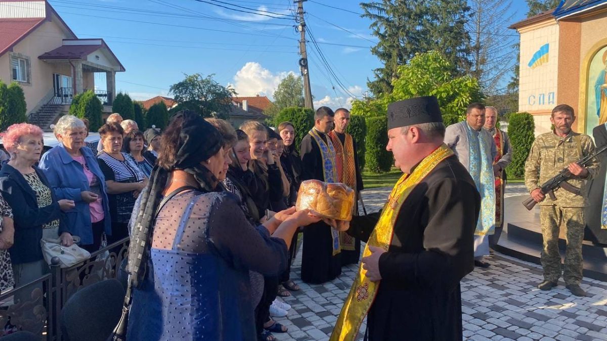 Городенківська громада віддала шану воїну Дмитру Демчуку 3