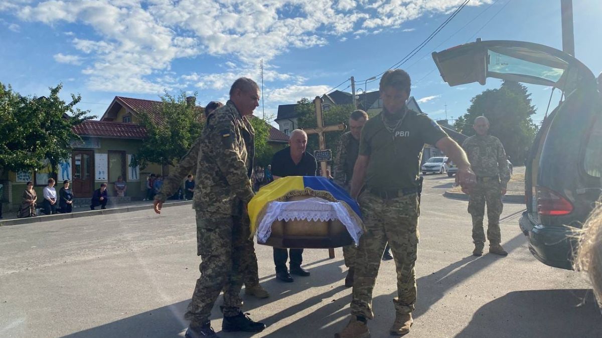 Городенківська громада віддала шану воїну Дмитру Демчуку 2
