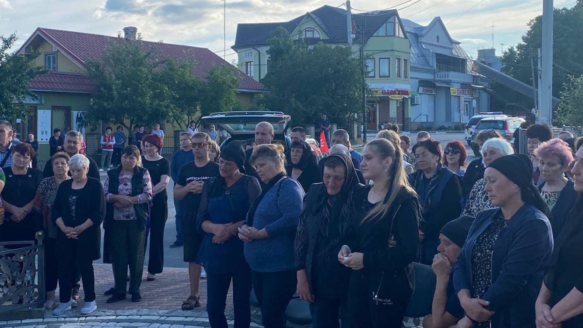 Городенківська громада віддала шану воїну Дмитру Демчуку 4