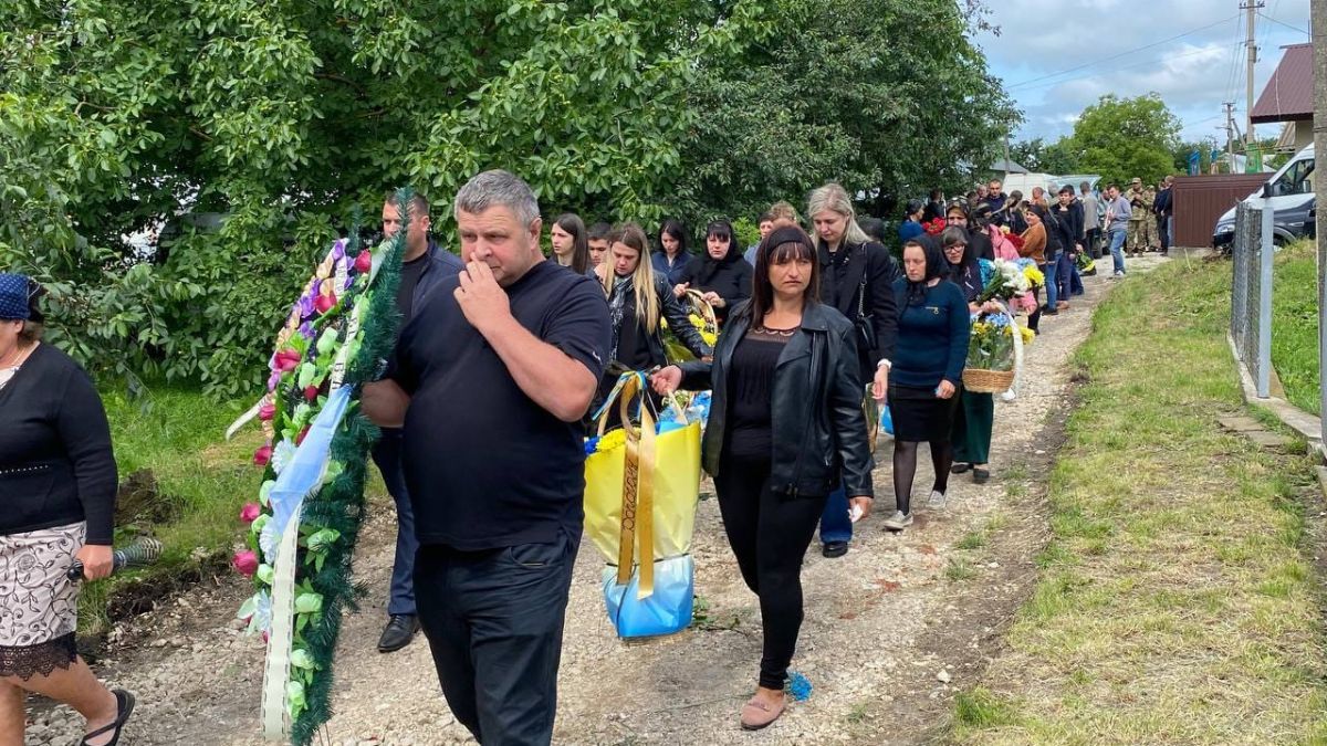 На Городенківщині попрощалися з Героєм Романом Осадчуком 6