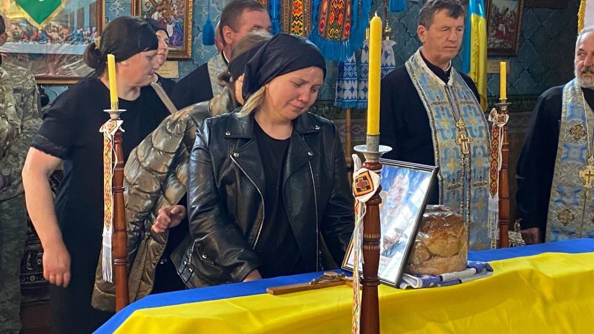 На Городенківщині попрощалися з Героєм Романом Осадчуком 8