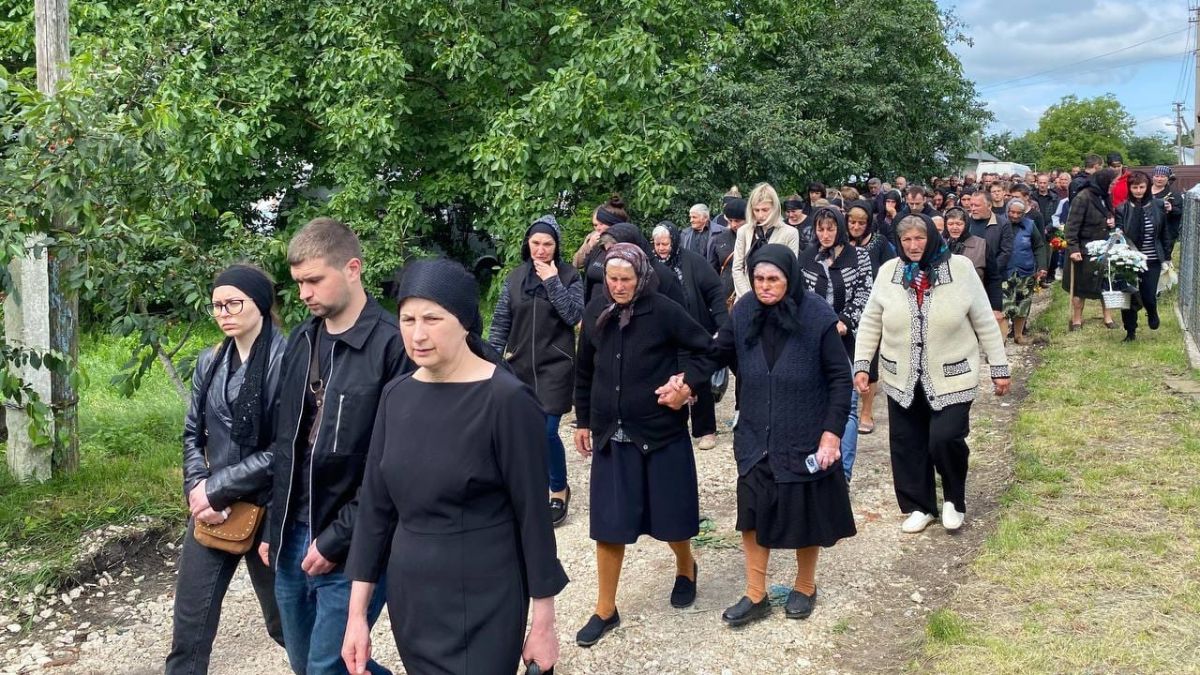 На Городенківщині попрощалися з Героєм Романом Осадчуком 5