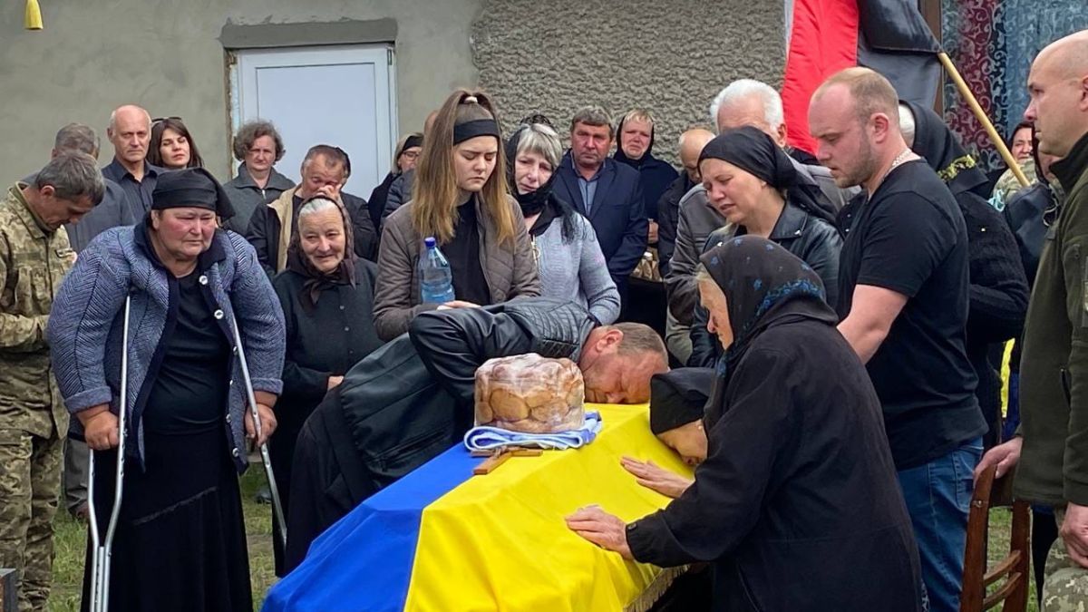 На Городенківщині попрощалися з Героєм Романом Осадчуком 1