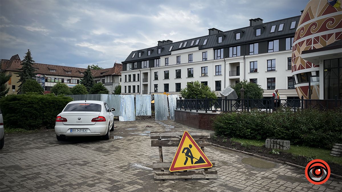 Як просувається реконструкція площі перед Писанкою 1