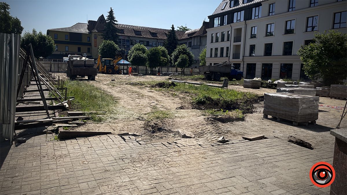 Як просувається реконструкція площі перед Писанкою 4