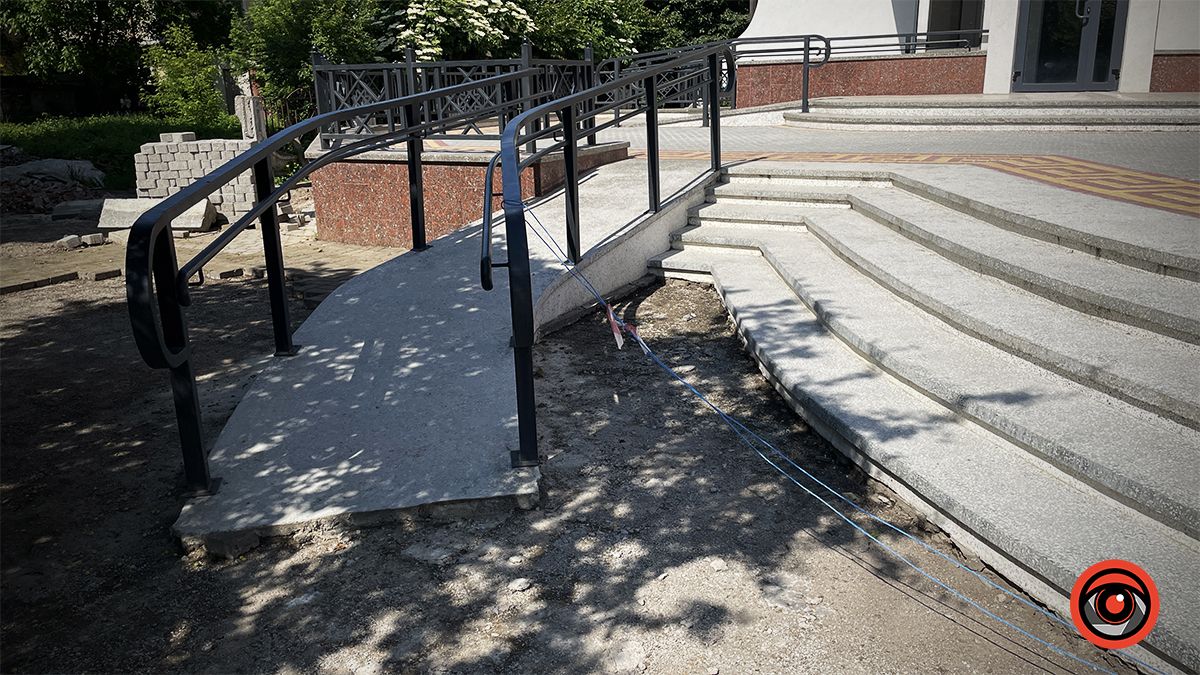 Як просувається реконструкція площі перед Писанкою 5