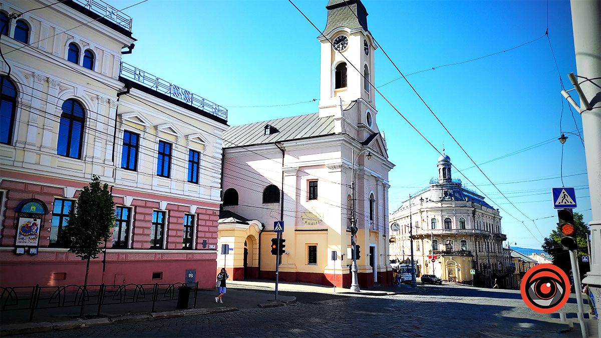 Мандруємо разом: загадкові й контрастні Чернівці 9