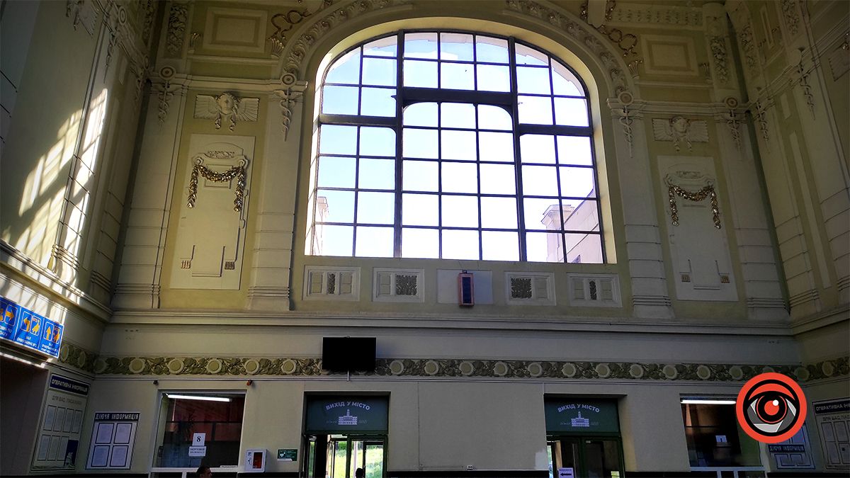 Мандруємо разом: загадкові й контрастні Чернівці 3