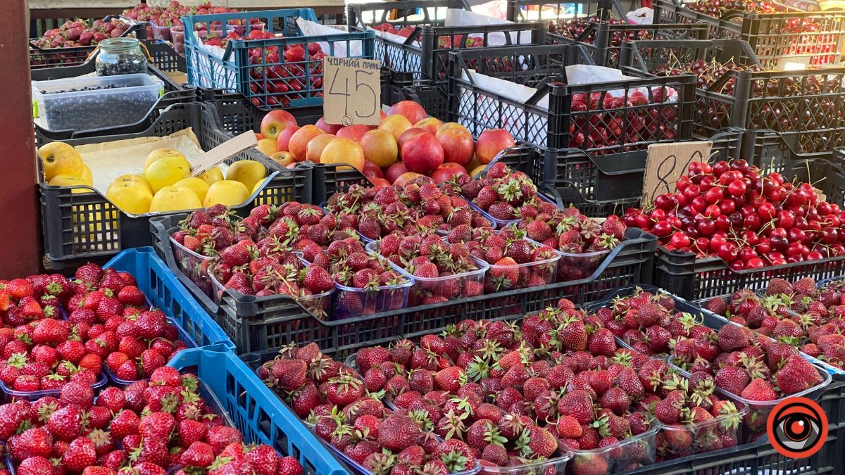 Яка вартість фруктів та ягід на коломийському базарі 1