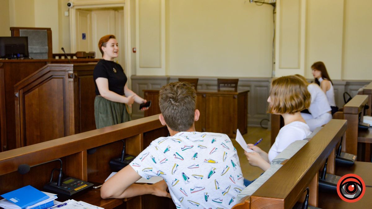 У Коломиї відбулися публічні молодіжні дебати з нагоди Дня Конституції України 11