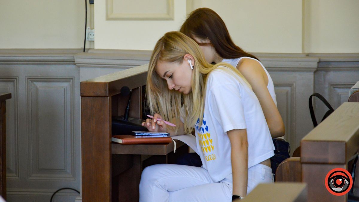 У Коломиї відбулися публічні молодіжні дебати з нагоди Дня Конституції України 12