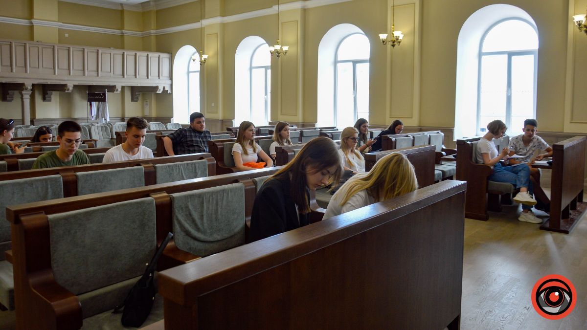 У Коломиї відбулися публічні молодіжні дебати з нагоди Дня Конституції України 3