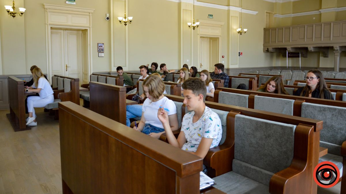 У Коломиї відбулися публічні молодіжні дебати з нагоди Дня Конституції України 4