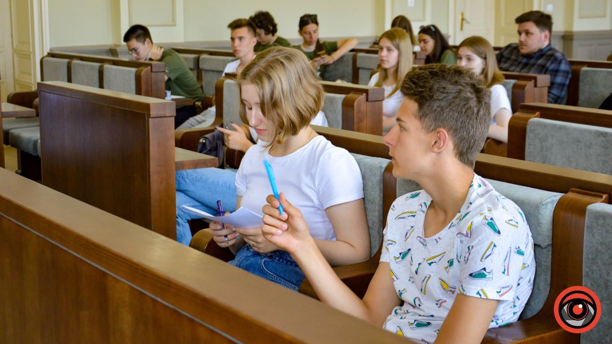 У Коломиї відбулися публічні молодіжні дебати з нагоди Дня Конституції України 5