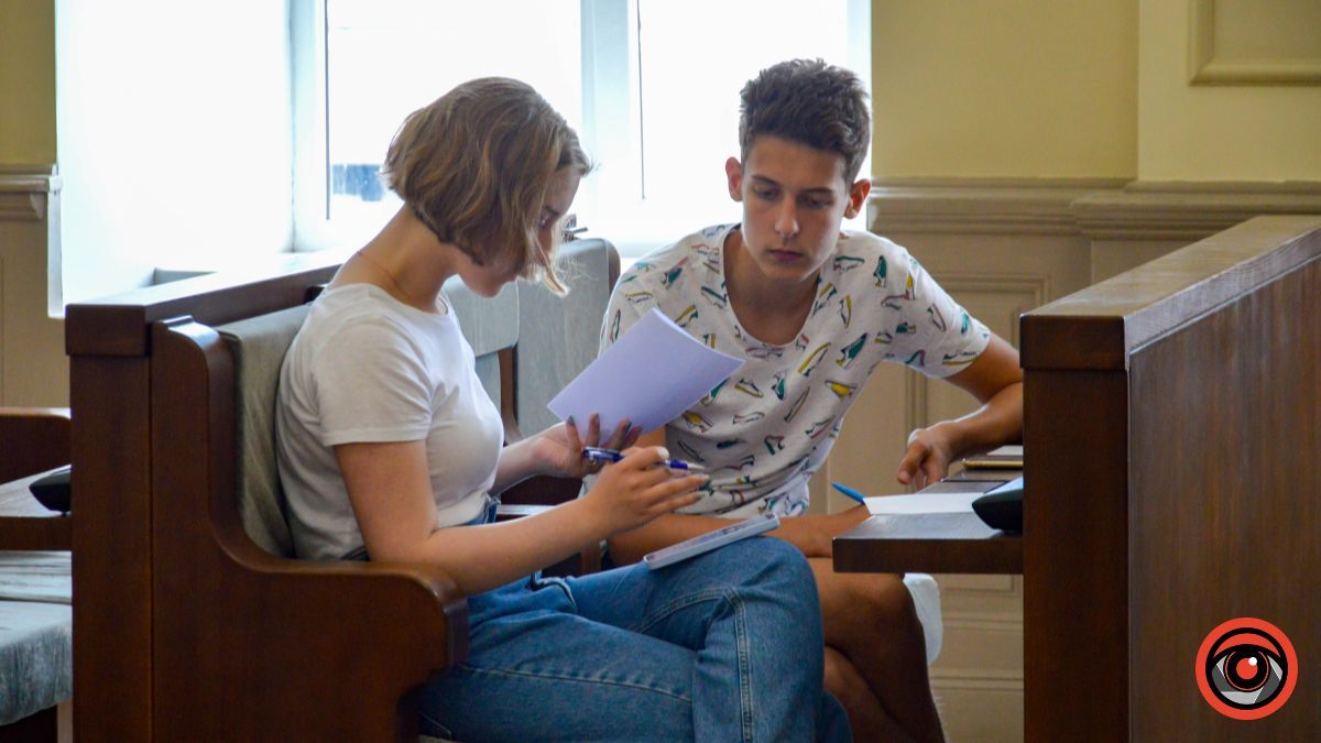 У Коломиї відбулися публічні молодіжні дебати з нагоди Дня Конституції України 1