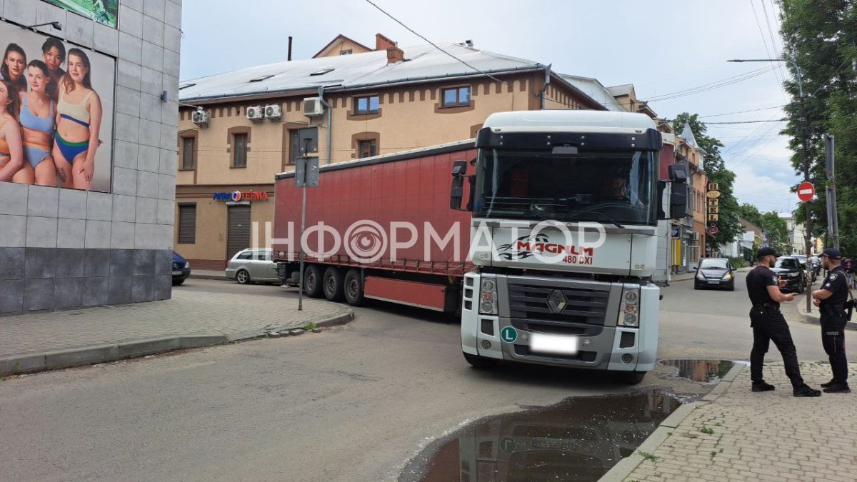 У Коломиї на вулиці Шухевича трапилася ДТП 2