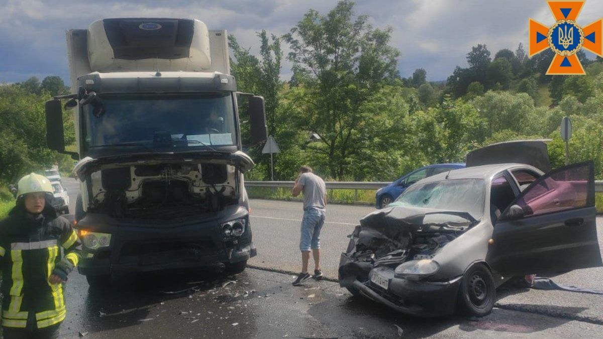 На Надвірнянщині ДТП: є травмовані, серед них - діти
