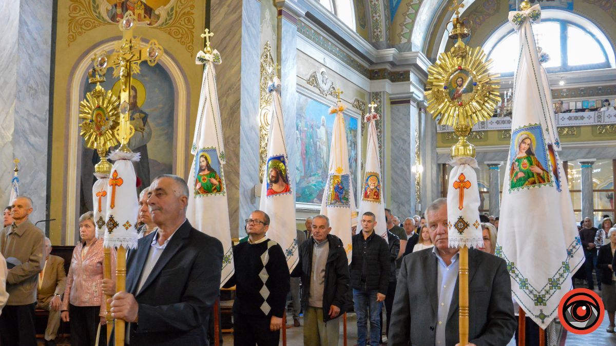 Свято Зіслання Святого Духа у Святомихайлівському соборі | Фоторепортаж 1