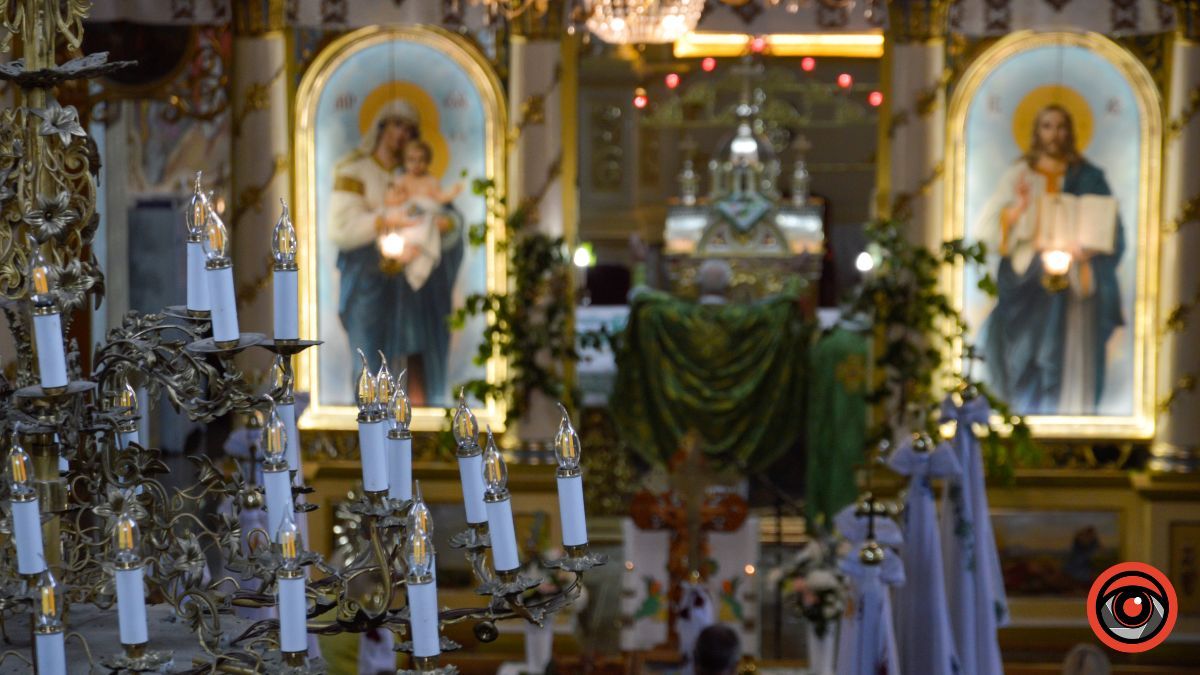 Свято Зіслання Святого Духа у Святомихайлівському соборі | Фоторепортаж 10