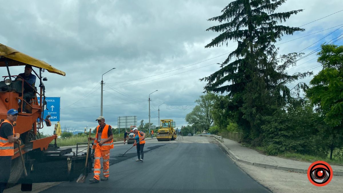 Біля Вербізького моста працює дорожня техніка: рух ускладнено