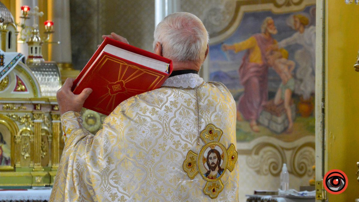 Торжественне поклоніння пречистим Тайнам Тіла і Крові Господа нашого Ісуса Христа у Святомихайлівському соборі | Фоторепортаж 1