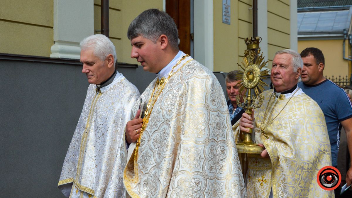 Торжественне поклоніння пречистим Тайнам Тіла і Крові Господа нашого Ісуса Христа у Святомихайлівському соборі | Фоторепортаж 12