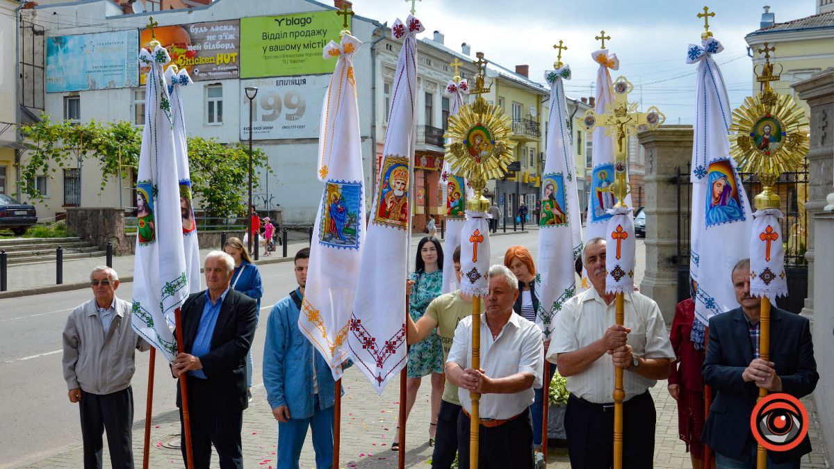 Торжественне поклоніння пречистим Тайнам Тіла і Крові Господа нашого Ісуса Христа у Святомихайлівському соборі | Фоторепортаж 16