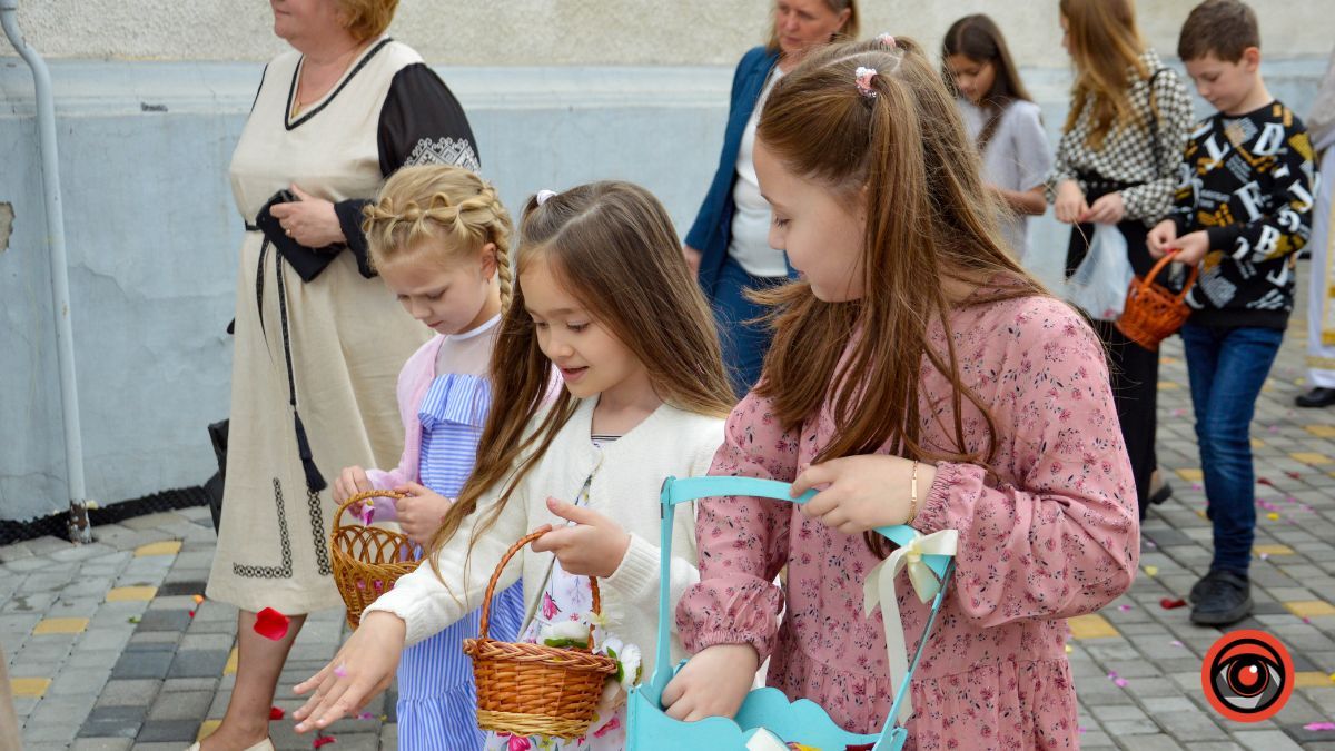 Торжественне поклоніння пречистим Тайнам Тіла і Крові Господа нашого Ісуса Христа у Святомихайлівському соборі | Фоторепортаж 17
