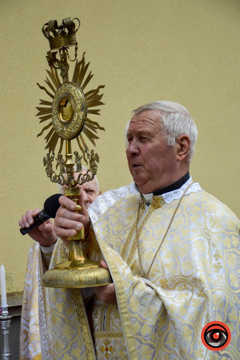 Торжественне поклоніння пречистим Тайнам Тіла і Крові Господа нашого Ісуса Христа у Святомихайлівському соборі | Фоторепортаж 20