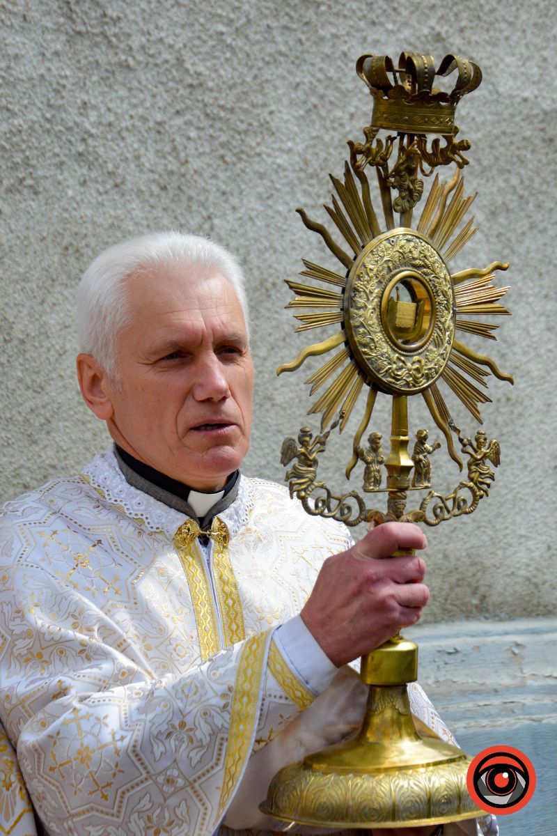 Торжественне поклоніння пречистим Тайнам Тіла і Крові Господа нашого Ісуса Христа у Святомихайлівському соборі | Фоторепортаж 22