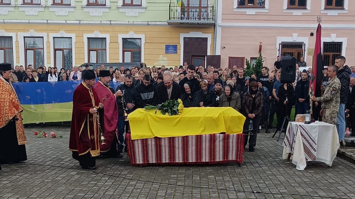 Отинійська громада зустріла Героя Петра Соботника
