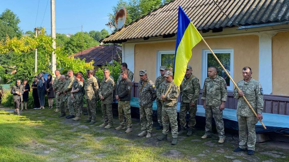 У Городенці провели в останню дорогу Героя Дмитра Демчука 5