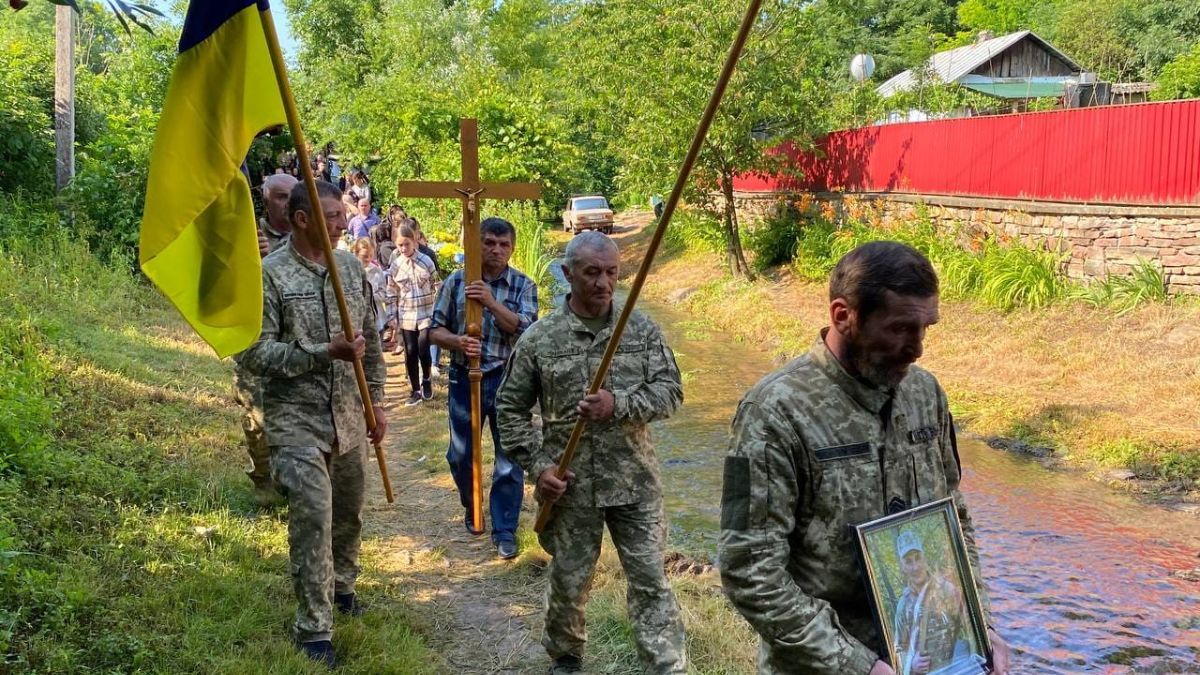 У Городенці провели в останню дорогу Героя Дмитра Демчука 8