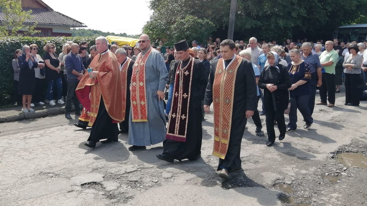 Печеніжинська громада провела в останню дорогу Героя Станіслава Будківського 2