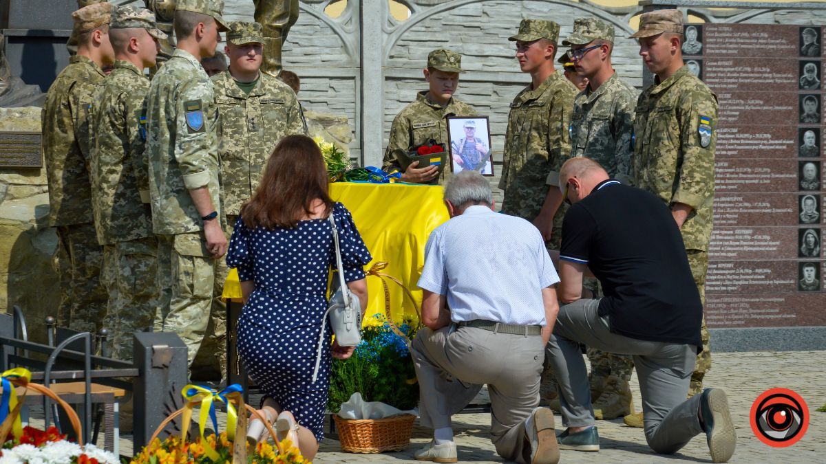 Коломия попрощалася з Героєм Василієм Гаськом 13