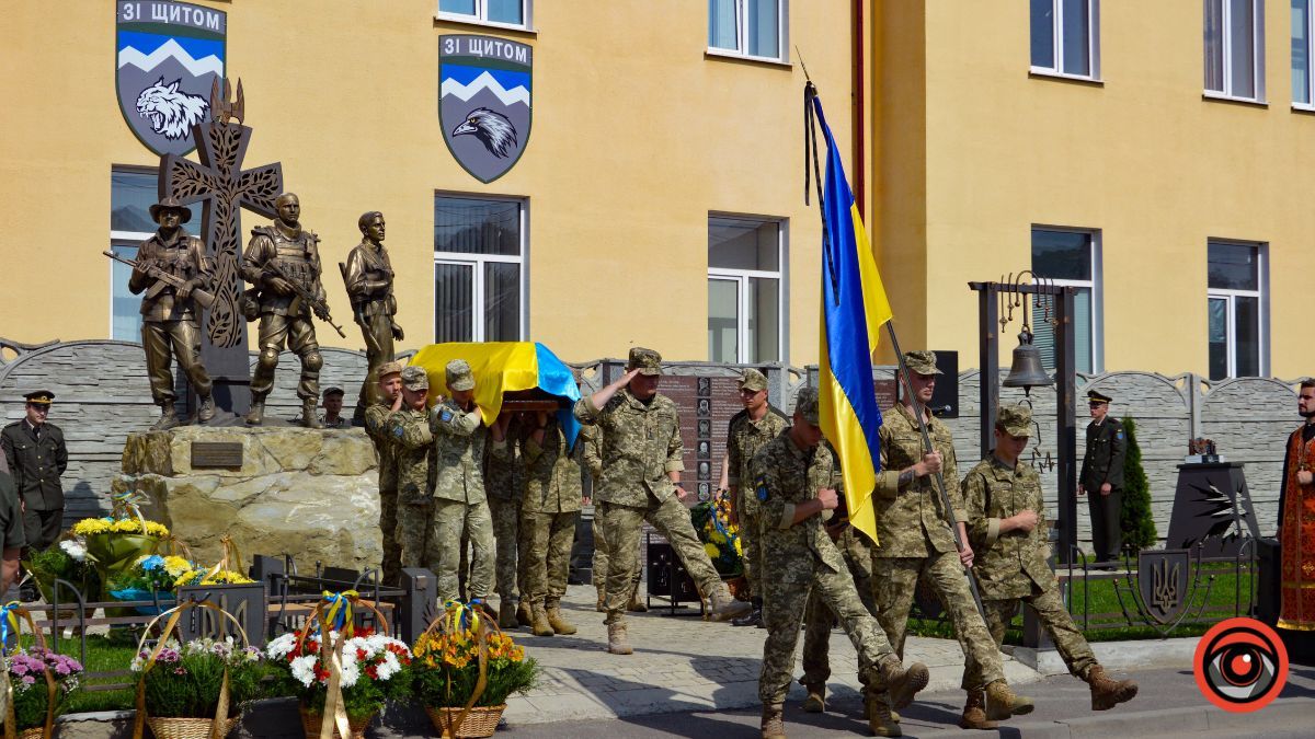 Коломия попрощалася з Героєм Василієм Гаськом 20