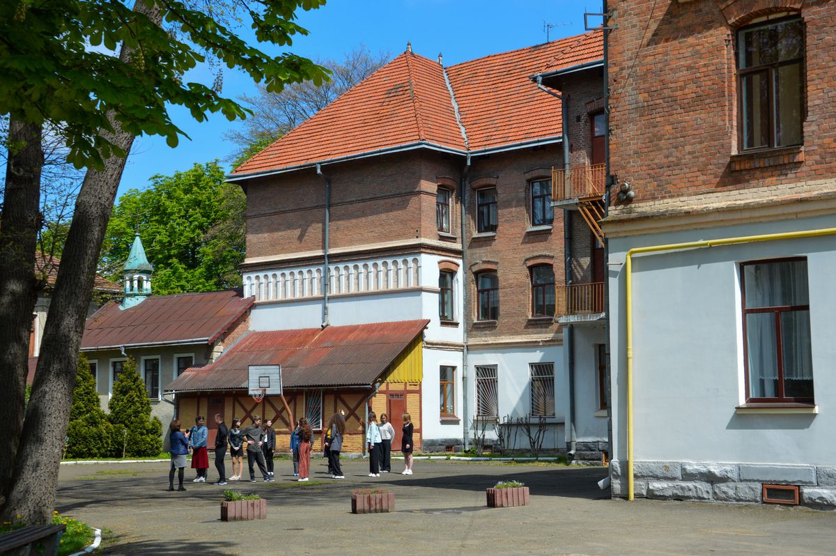 Коломийський ліцей ім. Грушевського запрошує учнів на навчання! 4