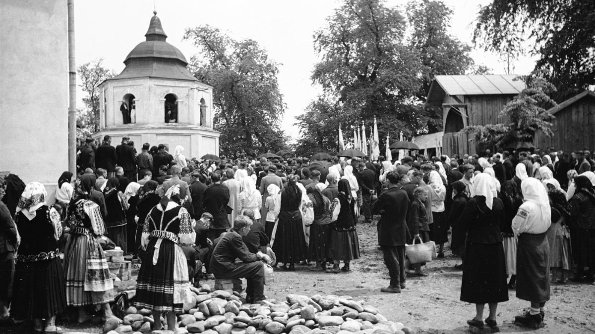 Гошів - це місце духовної сили та спокою | Як виглядає монастир сьогодні та десятки років тому? 13
