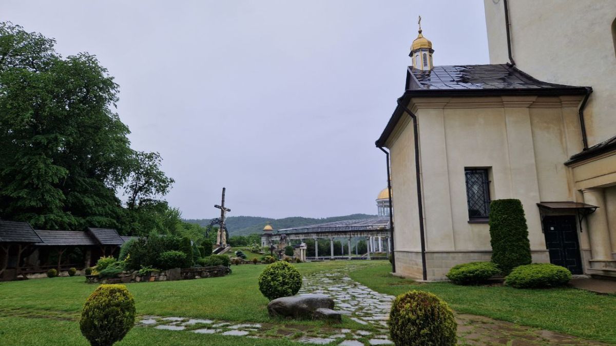 Гошів - це місце духовної сили та спокою | Як виглядає монастир сьогодні та десятки років тому? 3