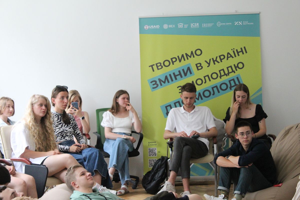 Молодь Коломиї зустрічалась із випускниками Української Академії Лідерства 4