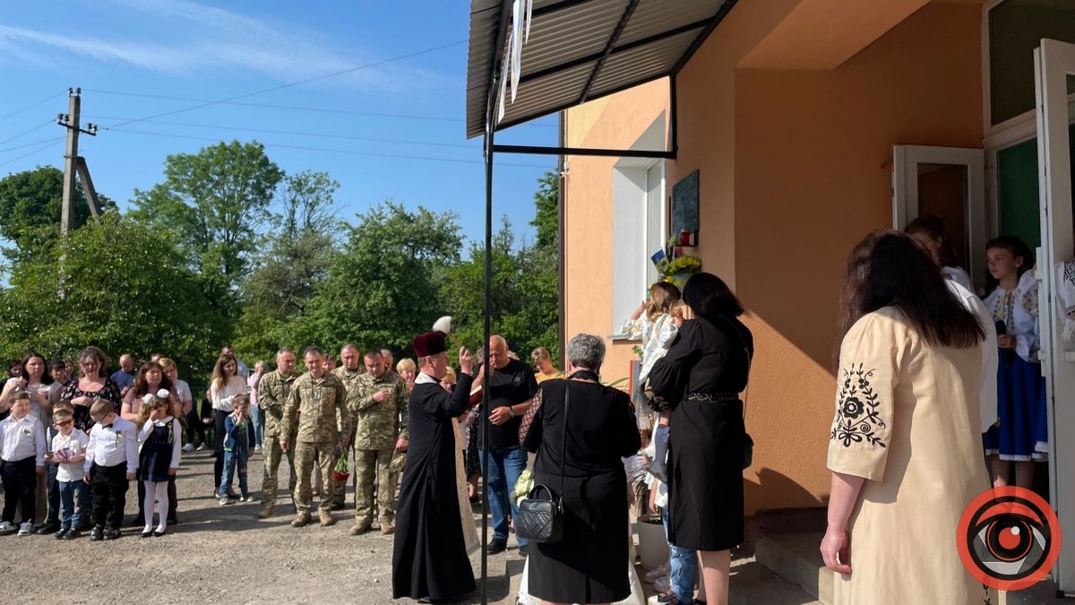 У Годи-Добровідській гімназії відкрили меморіальну дошку загиблому Герою Андрію Луканюку 4