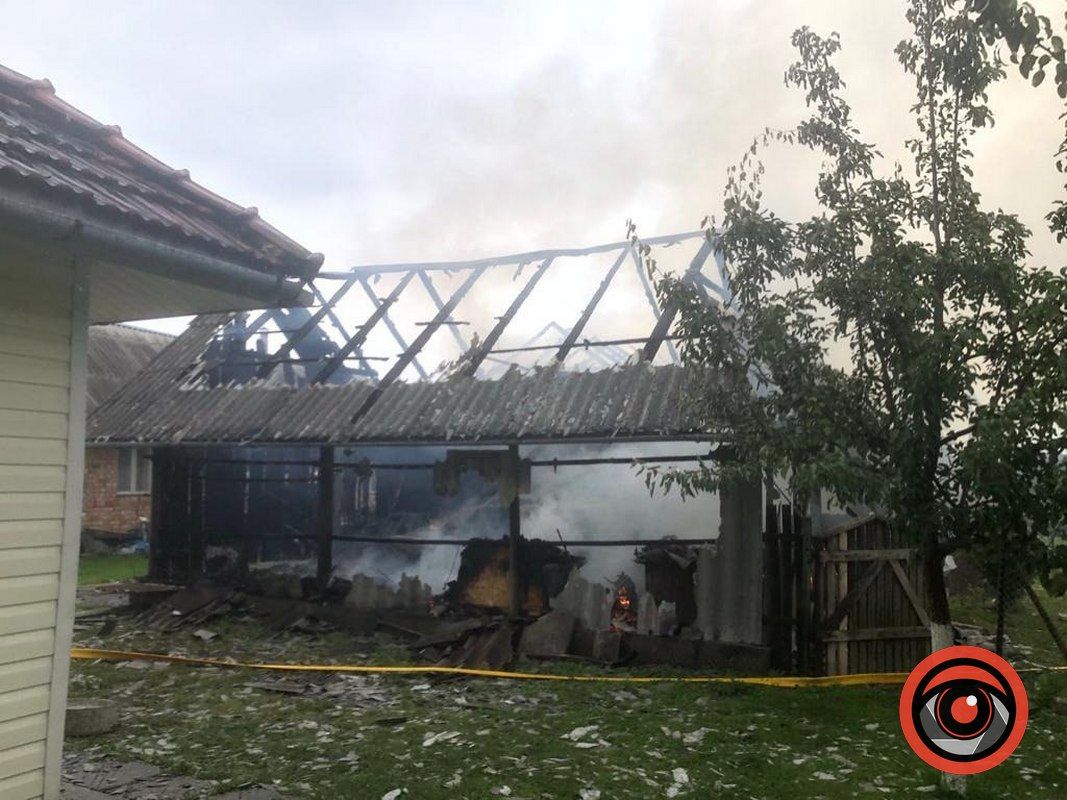 У Сопові вогонь знищив будівлю 4