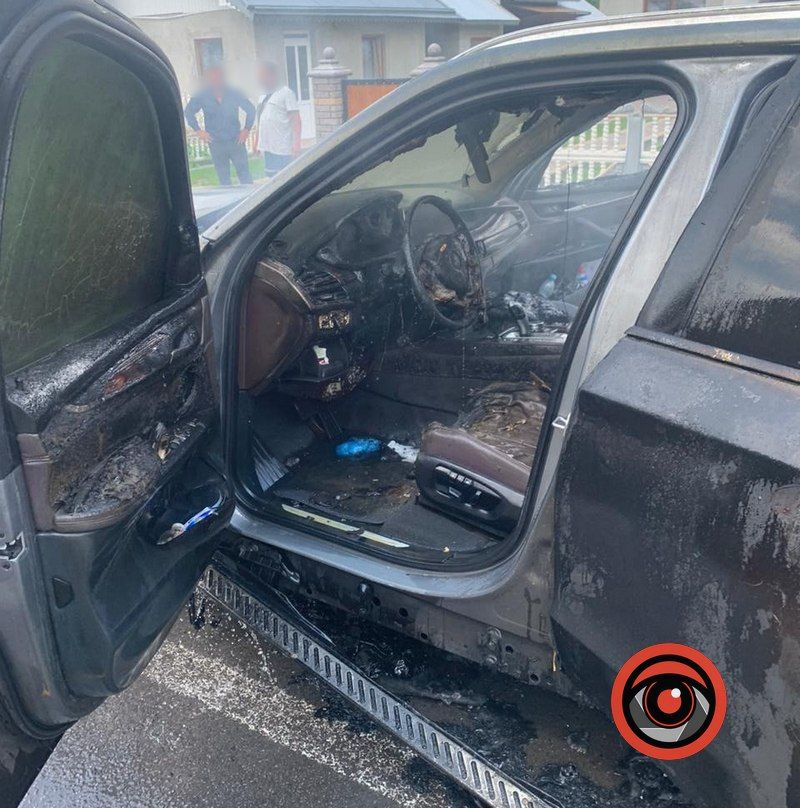На Коломийщині згорів автомобіль "BMW" 1