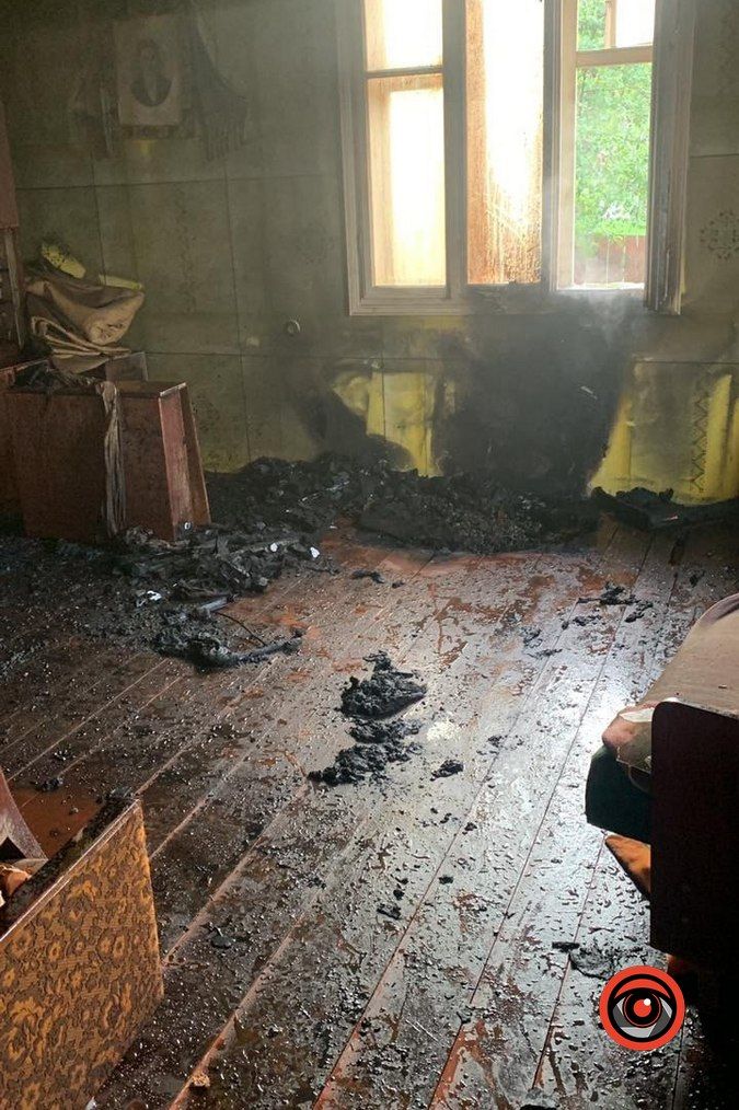 На Коломийщині сталася пожежа: горів житловий будинок 2